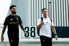 Thừa vẫn thiếu, Juventus mắc kẹt ở bài toán tuyến giữa